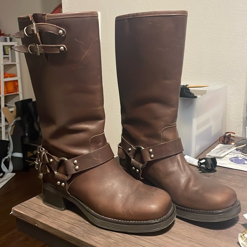 Never worn Steve Madden boots